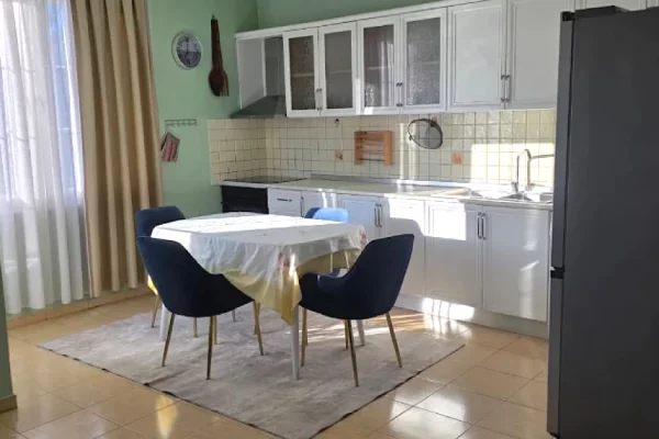 Apartament 2+1 me Qera tek Ish Tregu Elektrik(ID R2213) Tirane