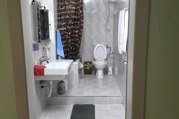 Shtepi me qera Apartament ne Tirane, 2+1, Mobilimi E mobiluar, Pagesa 650  Euro.