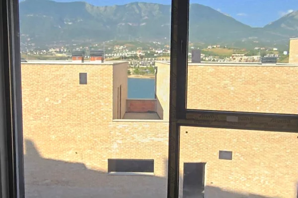 Shtepi ne shitje Vila Luksoze ne Tirane, 2+1, Mobilimi E mobiluar, Pagesa 190,000  Euro.