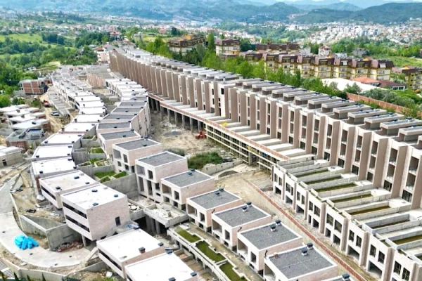 Shtepi ne shitje Vila Luksoze ne Tirane, 2+1, Mobilimi E mobiluar, Pagesa 190,000  Euro.