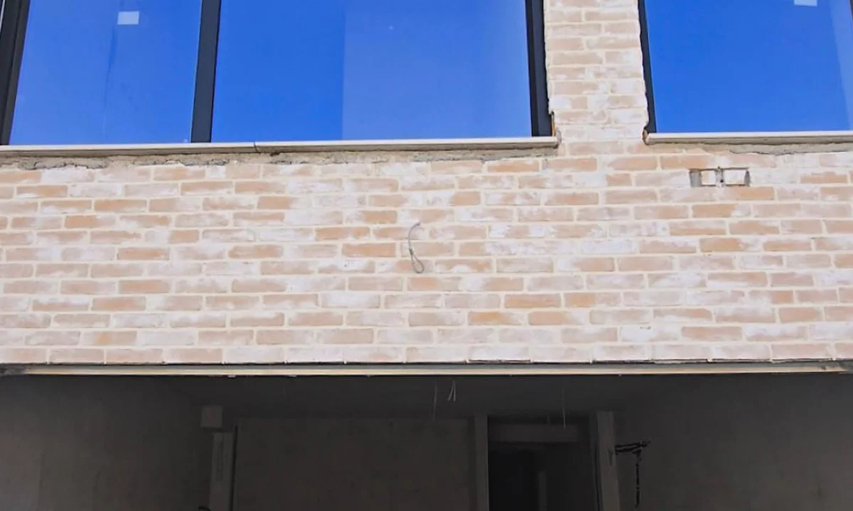 Shtepi ne shitje Vila Luksoze ne Tirane, 2+1, Mobilimi E mobiluar, Pagesa 190,000  Euro.