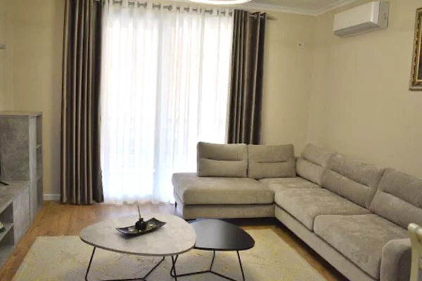 Shtepi me qera Apartament ne Tirane, 2+1, Mobilimi E mobiluar, Pagesa 800  Euro.