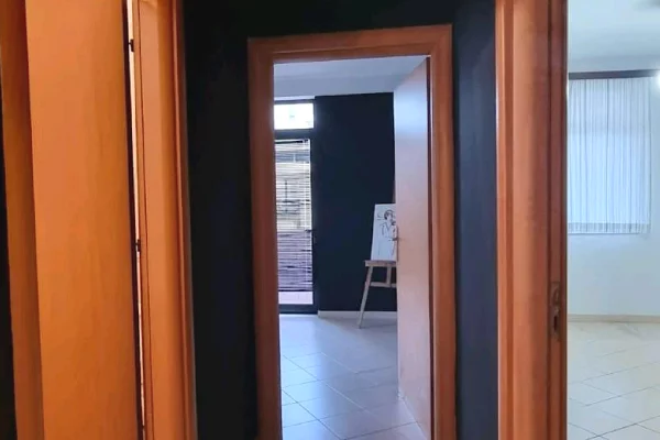 Shtepi me qera Apartament ne Tirane, 2+1, Mobilimi E mobiluar, Pagesa 57,000  Leke.
