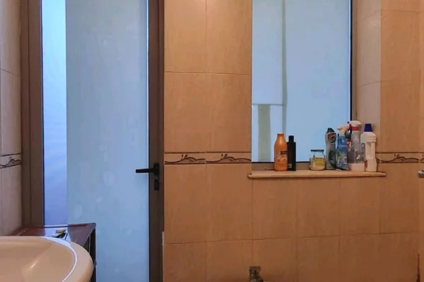 Shtepi me qera Apartament ne Tirane, 2+1, Mobilimi E mobiluar, Pagesa 57,000  Leke.