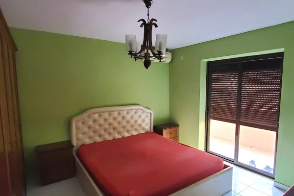 Shtepi ne shitje Apartament ne Tirane, 3+1, Mobilimi E mobiluar, Pagesa 225,000  Euro.