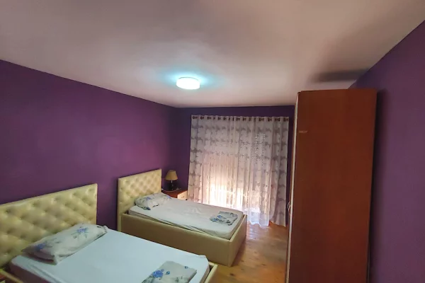 Shtepi ne shitje Apartament ne Tirane, 3+1, Mobilimi E mobiluar, Pagesa 225,000  Euro.