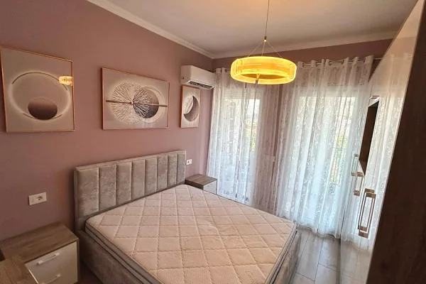 Shtepi me qera Apartament ne Tirane, 2+1, Mobilimi E mobiluar, Pagesa 75,000  Leke.