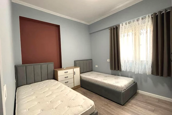 Shtepi me qera Apartament ne Tirane, 2+1, Mobilimi E mobiluar, Pagesa 75,000  Leke.