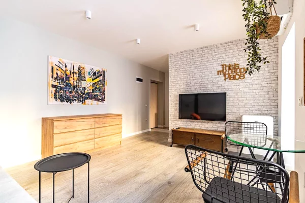 Shtepi me qera Apartament ne Tirane, Garsoniere, Mobilimi E mobiluar, Pagesa 50,000  Leke.