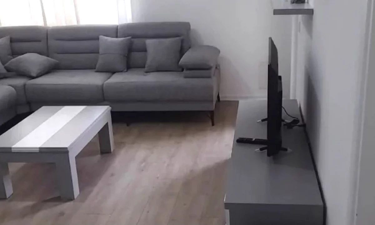 Shtepi me qera Apartament ne Tirane, 1+1, Mobilimi E mobiluar, Pagesa 500  Euro.