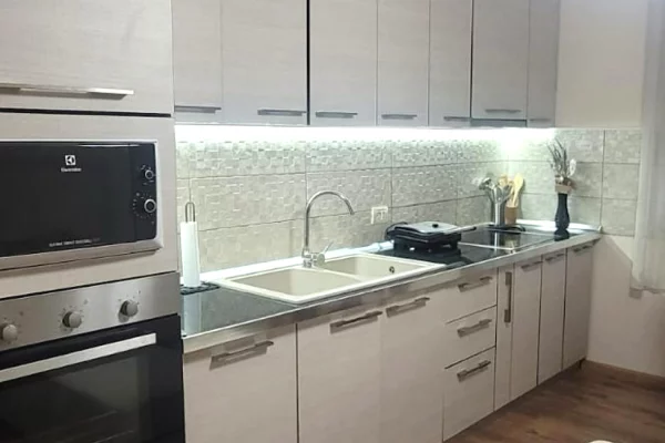 Shtepi me qera Apartament ne Tirane, 2+1, Mobilimi E mobiluar, Pagesa 500  Euro.