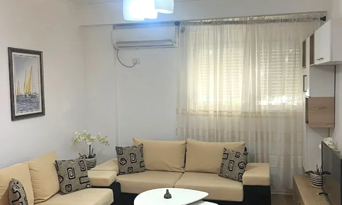Shtepi me qera Apartament ne Tirane, 3+1, Mobilimi E mobiluar, Pagesa 600  Euro.