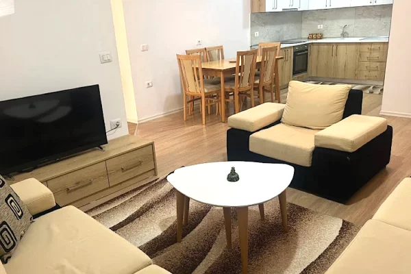 Shtepi me qera Apartament ne Tirane, 3+1, Mobilimi E mobiluar, Pagesa 600  Euro.
