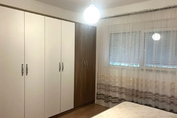 Shtepi me qera Apartament ne Tirane, 3+1, Mobilimi E mobiluar, Pagesa 600  Euro.