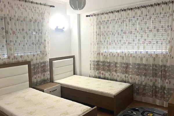 Shtepi me qera Apartament ne Tirane, 3+1, Mobilimi E mobiluar, Pagesa 600  Euro.