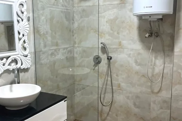 Shtepi me qera Apartament ne Tirane, 3+1, Mobilimi E mobiluar, Pagesa 600  Euro.