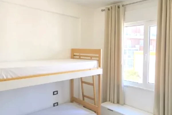 Shtepi me qera Apartament ne Tirane, 3+1, Mobilimi E mobiluar, Pagesa 700  Euro.