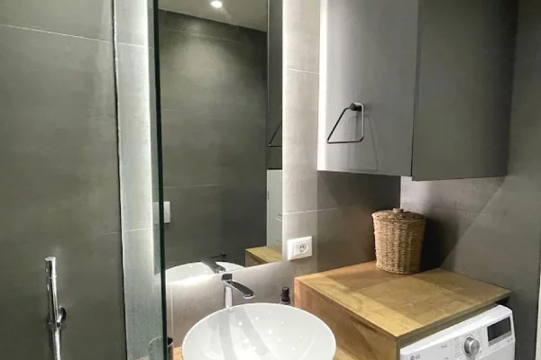 Shtepi me qera Apartament ne Tirane, 2+1, Mobilimi E mobiluar, Pagesa 700  Euro.