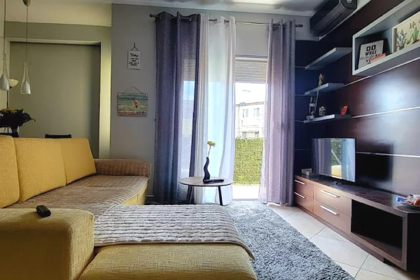 Shtepi me qera Apartament ne Tirane, 1+1, Mobilimi E mobiluar, Pagesa 500  Euro.