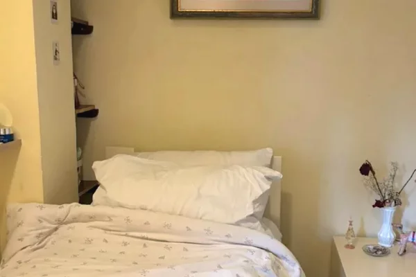 Shtepi me qera Apartament ne Tirane, 3+1, Mobilimi E mobiluar, Pagesa 1,000  Euro.
