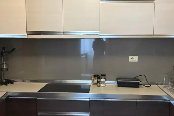 Shtepi me qera Apartament ne Tirane, 3+1, Mobilimi E mobiluar, Pagesa 1,000  Euro.