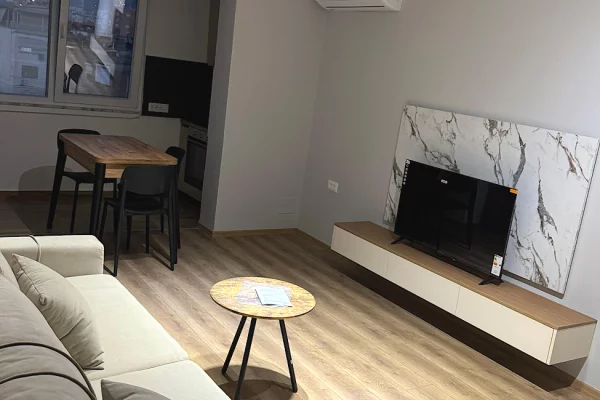 Shtepi me qera Apartament ne Tirane, 1+1, Mobilimi E mobiluar, Pagesa 600  Euro.