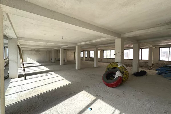 Ambient biznesi me qera 3+1 ne Tirane - 1,500 Euro