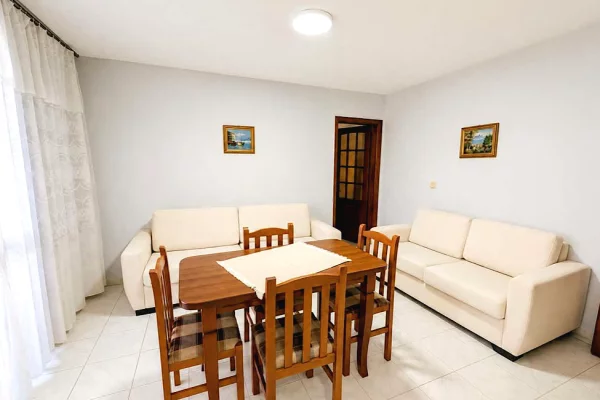 Shtepi me qera Apartament ne Tirane, 2+1, Mobilimi E mobiluar, Pagesa 50,000  Leke.