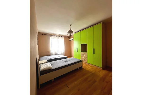 Shtepi me qera Apartament ne Tirane, 2+1, Mobilimi E mobiluar, Pagesa 50,000  Leke.