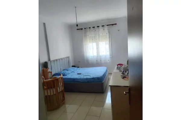 Shtepi ne shitje Apartament ne Tirane, 2+1, Mobilimi E mobiluar, Pagesa 173,000  Euro.