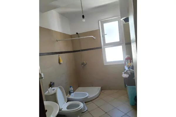 Shtepi ne shitje Apartament ne Tirane, 2+1, Mobilimi E mobiluar, Pagesa 173,000  Euro.