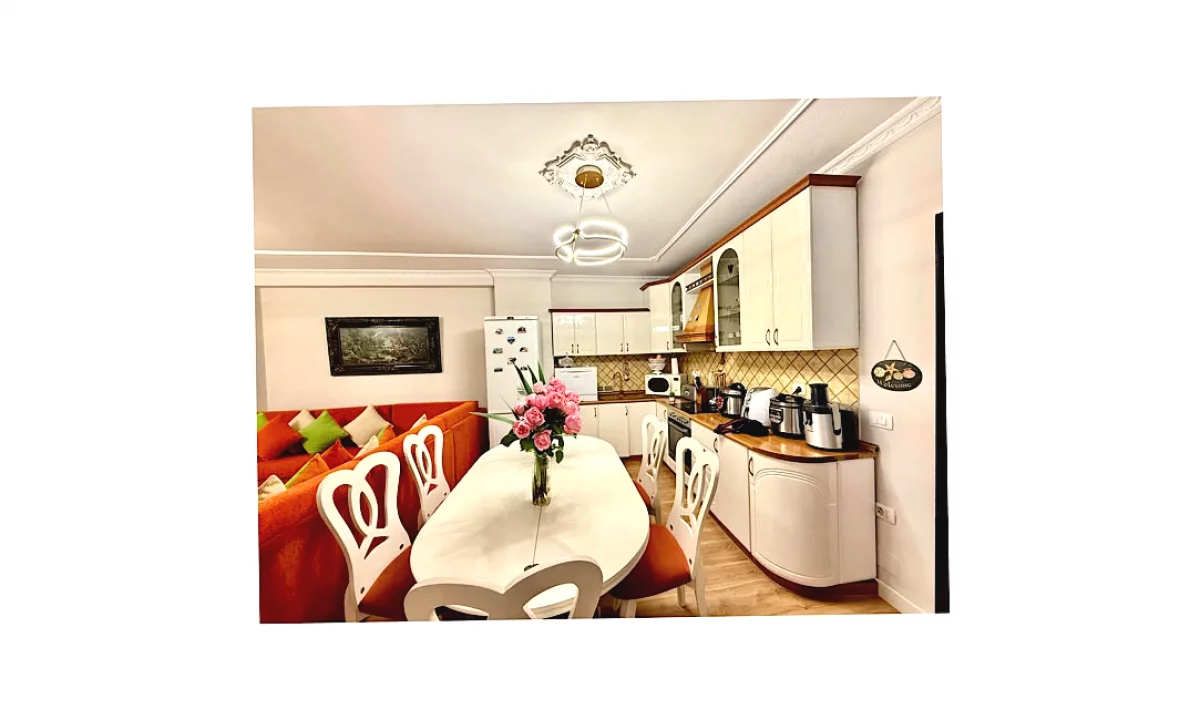 Shtepi me qera Apartament ne Tirane, 2+1, Mobilimi E mobiluar, Pagesa 1,000  Euro.