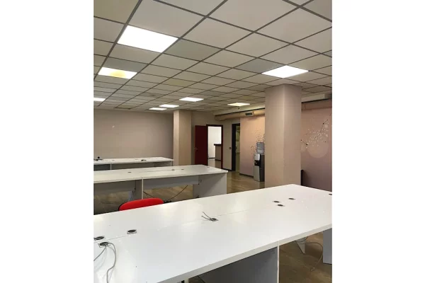 Ambient biznesi me qera 3+1 ne Tirane - 1,200 Euro