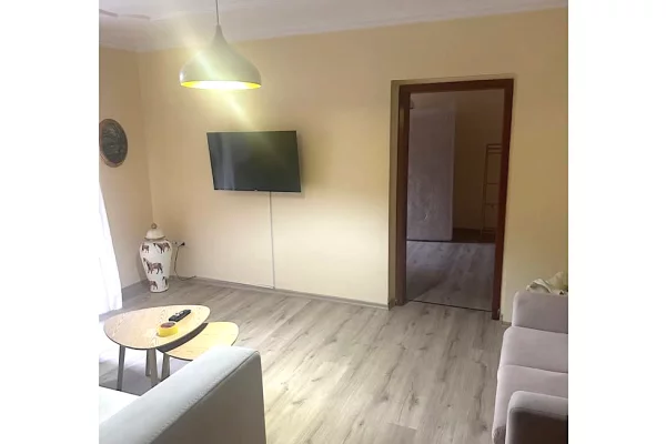 Shtepi me qera 3+1 ne Tirane - 1,000 Euro