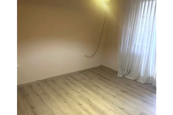 Shtepi me qera Apartament ne Tirane, 3+1, Mobilimi Pjeserisht e mobiluar, Pagesa 1,000  Euro.
