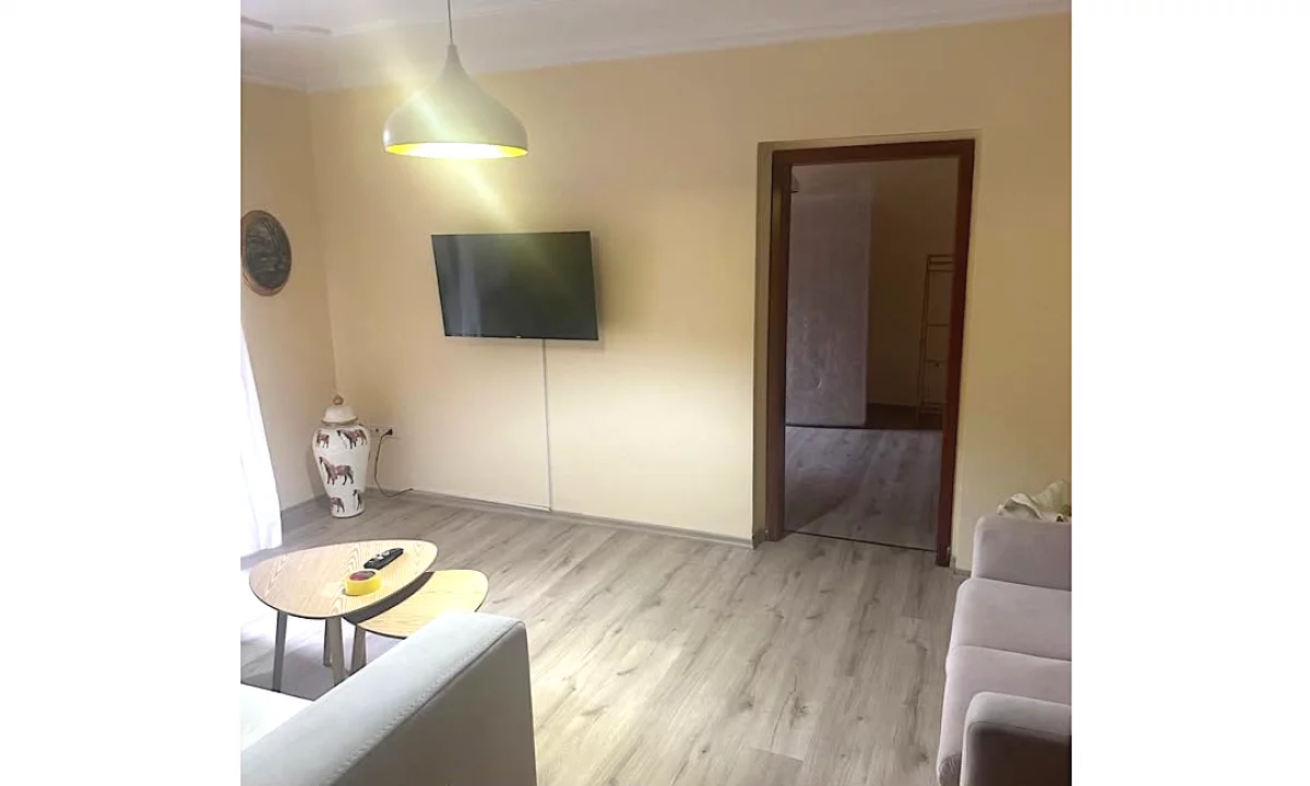 Shtepi me qera Apartament ne Tirane, 3+1, Mobilimi Pjeserisht e mobiluar, Pagesa 1,000  Euro.