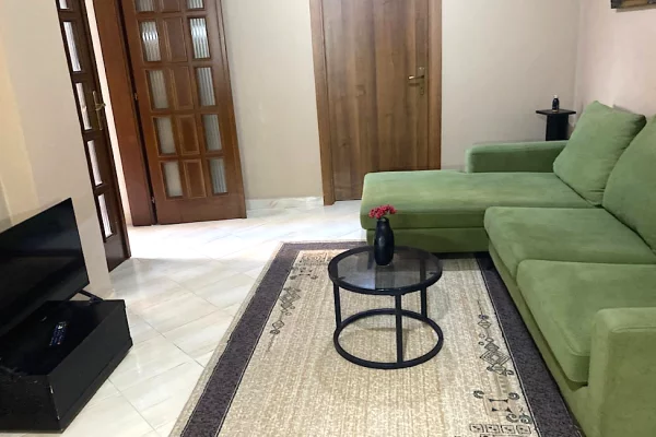 Shtepi me qera Apartament ne Tirane, 1+1, Mobilimi E mobiluar, Pagesa 500  Euro.