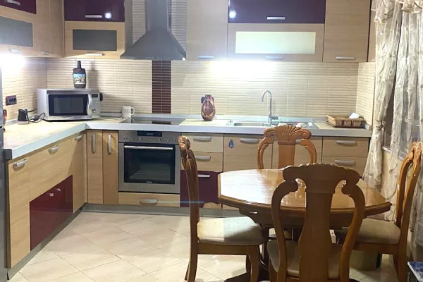 Shtepi me qera Apartament ne Tirane, 1+1, Mobilimi E mobiluar, Pagesa 500  Euro.