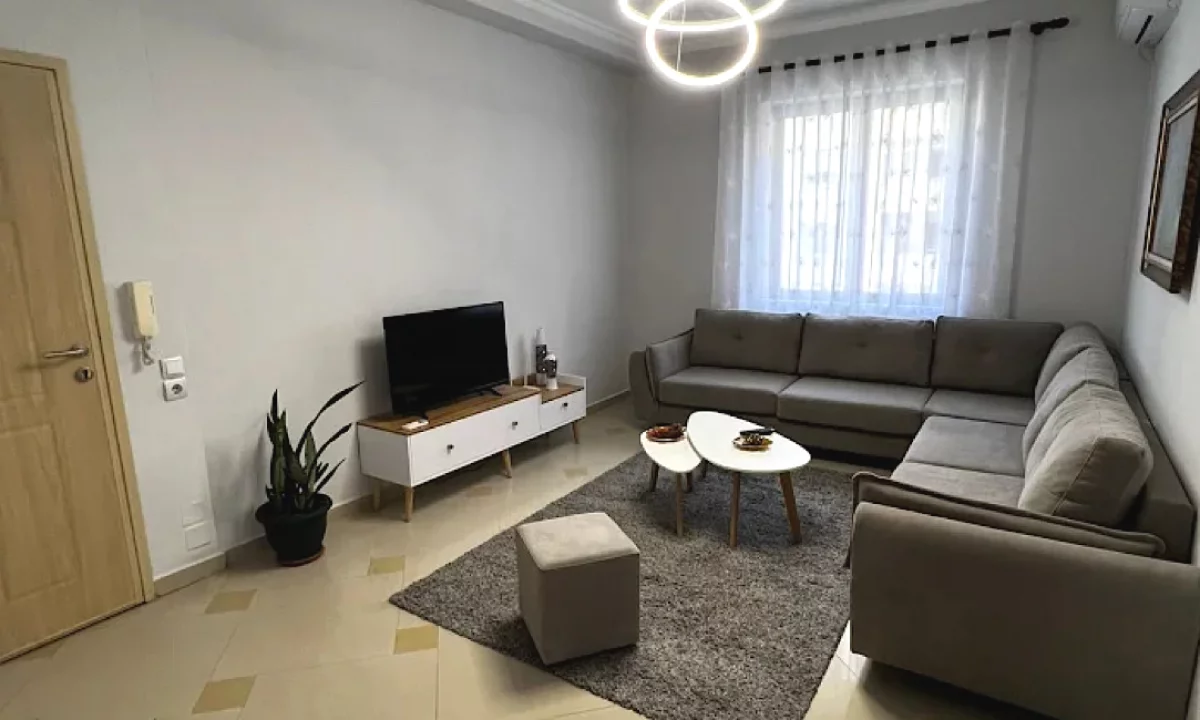 Shtepi me qera Apartament ne Tirane, 1+1, Mobilimi E mobiluar, Pagesa 700  Euro.