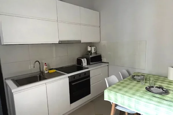Shtepi me qera Apartament ne Tirane, 1+1, Mobilimi E mobiluar, Pagesa 700  Euro.