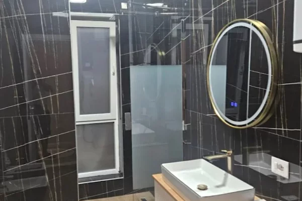 Shtepi me qera Apartament ne Tirane, 2+1, Mobilimi E mobiluar, Pagesa 700  Euro.