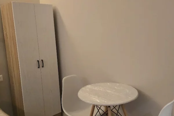 Shtepi me qera Apartament ne Tirane, Garsoniere, Mobilimi E mobiluar, Pagesa 400  Euro.
