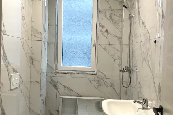 Shtepi me qera Apartament ne Tirane, 1+1, Mobilimi E mobiluar, Pagesa 42,000  Leke.