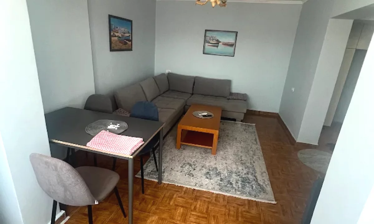 Shtepi me qera Apartament ne Tirane, 1+1, Mobilimi E mobiluar, Pagesa 400  Euro.