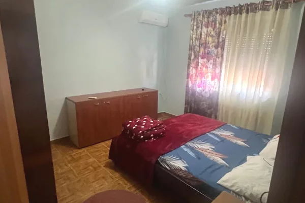 Shtepi me qera Apartament ne Tirane, 1+1, Mobilimi E mobiluar, Pagesa 400  Euro.