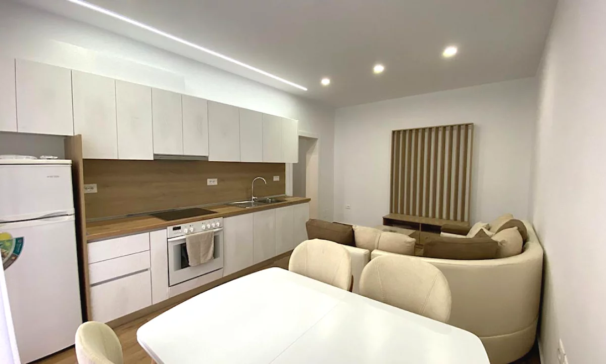 Shtepi me qera Apartament ne Tirane, 2+1, Mobilimi E mobiluar, Pagesa 60,000  Leke.