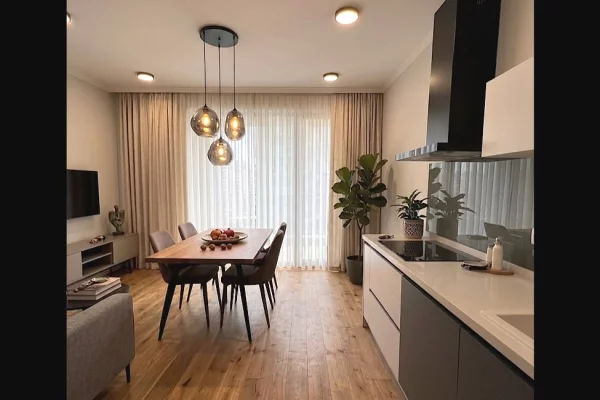 Shtepi me qera 2+1 ne Tirane - 1,470 Euro
