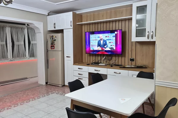 Shtepi me qera 3+1 ne Tirane - 75,000 Leke