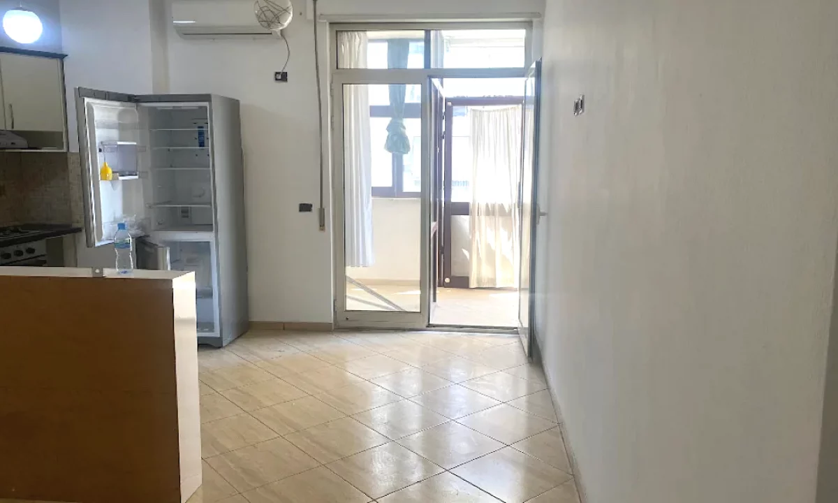 Shtepi me qera Apartament ne Tirane, 2+1, Mobilimi Pjeserisht e mobiluar, Pagesa 600  Euro.