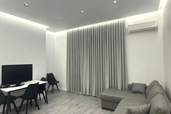 Shtepi me qera 1+1 ne Tirane - 70,000 Leke